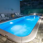 Apartmán Village With Heated Pool Maslina *