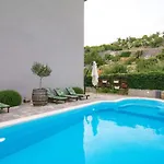 Village With Heated Pool Maslina Apartmán Kostanje