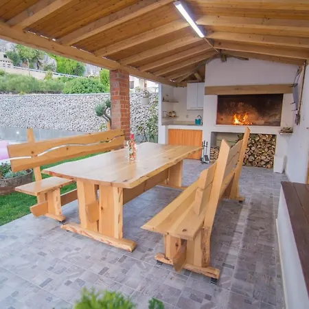 Village With Heated Pool Maslina Apartment
