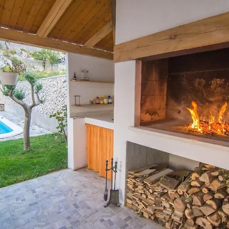 Apartment Village With Heated Pool Maslina Kostanje