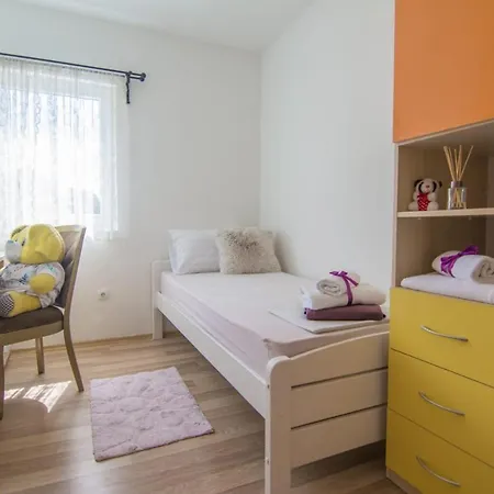 Apartment Village With Heated Pool Maslina