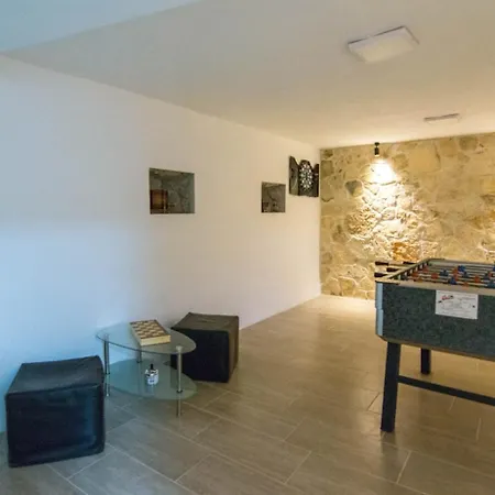 Village With Heated Pool Maslina Apartment *
