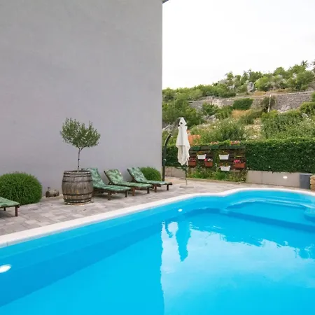 Village With Heated Pool Maslina Apartament Kostanje