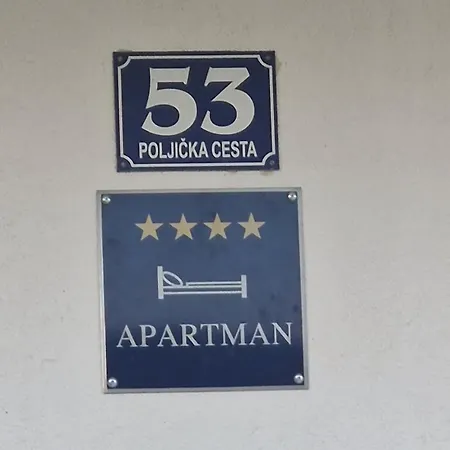 Apartment Village With Heated Pool Maslina *